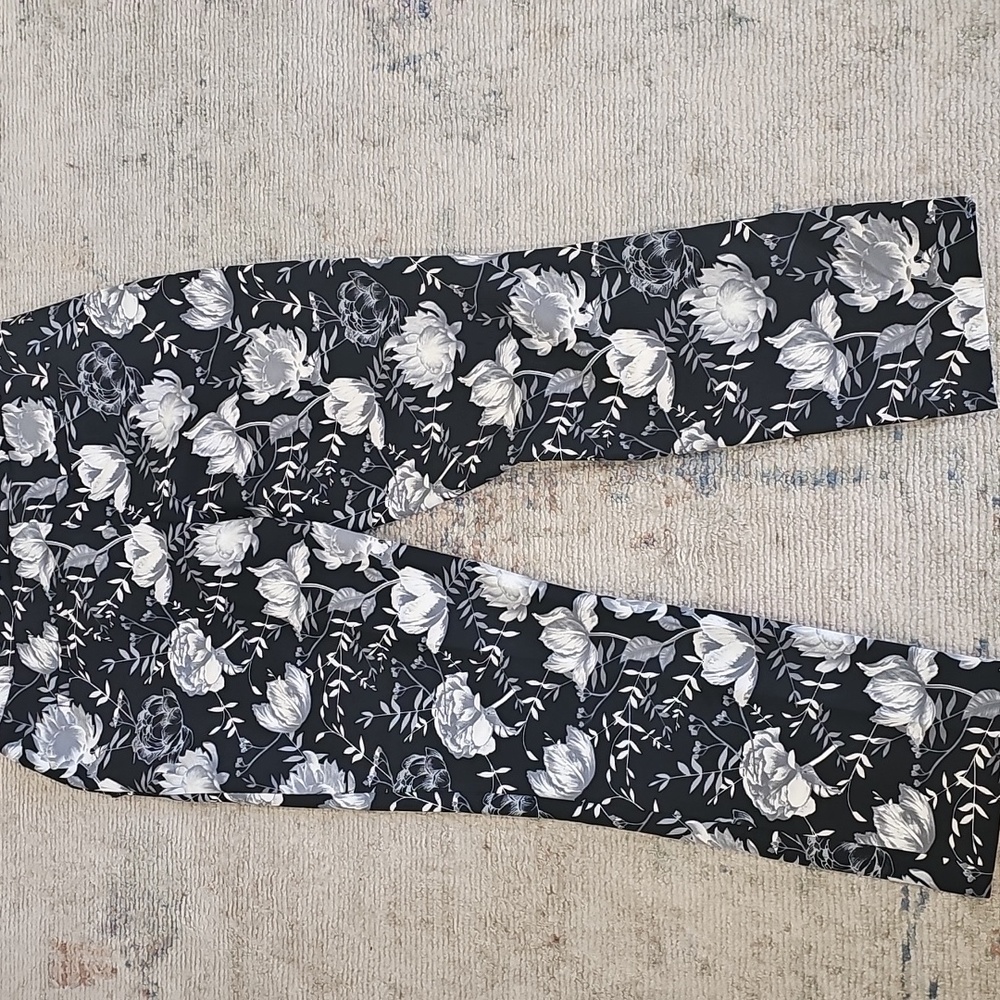 Cynthia Rowley Floral White‎ and Black, Stretch Pant size 8 - Picture 9 of 10